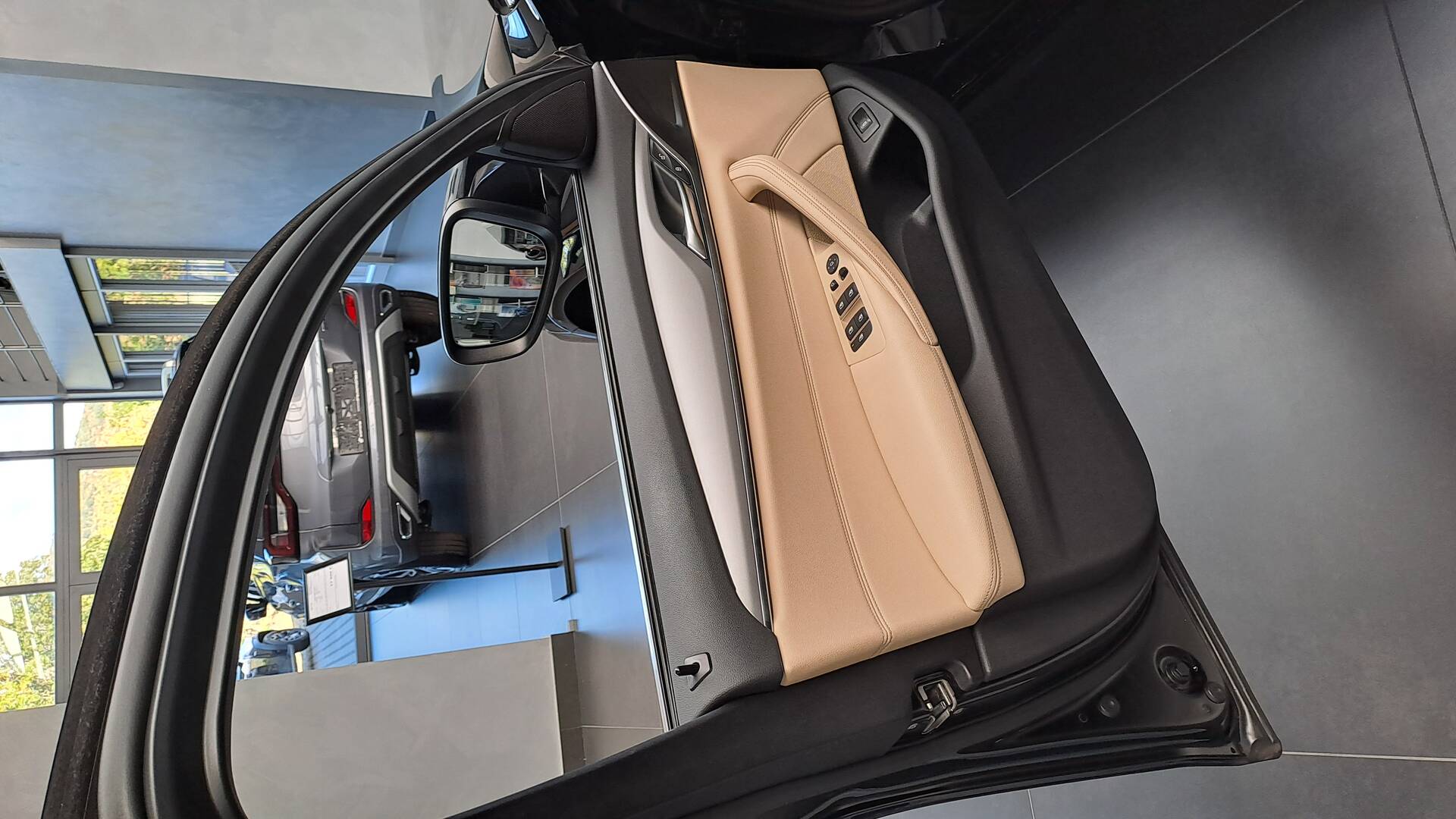 product-gallery-image